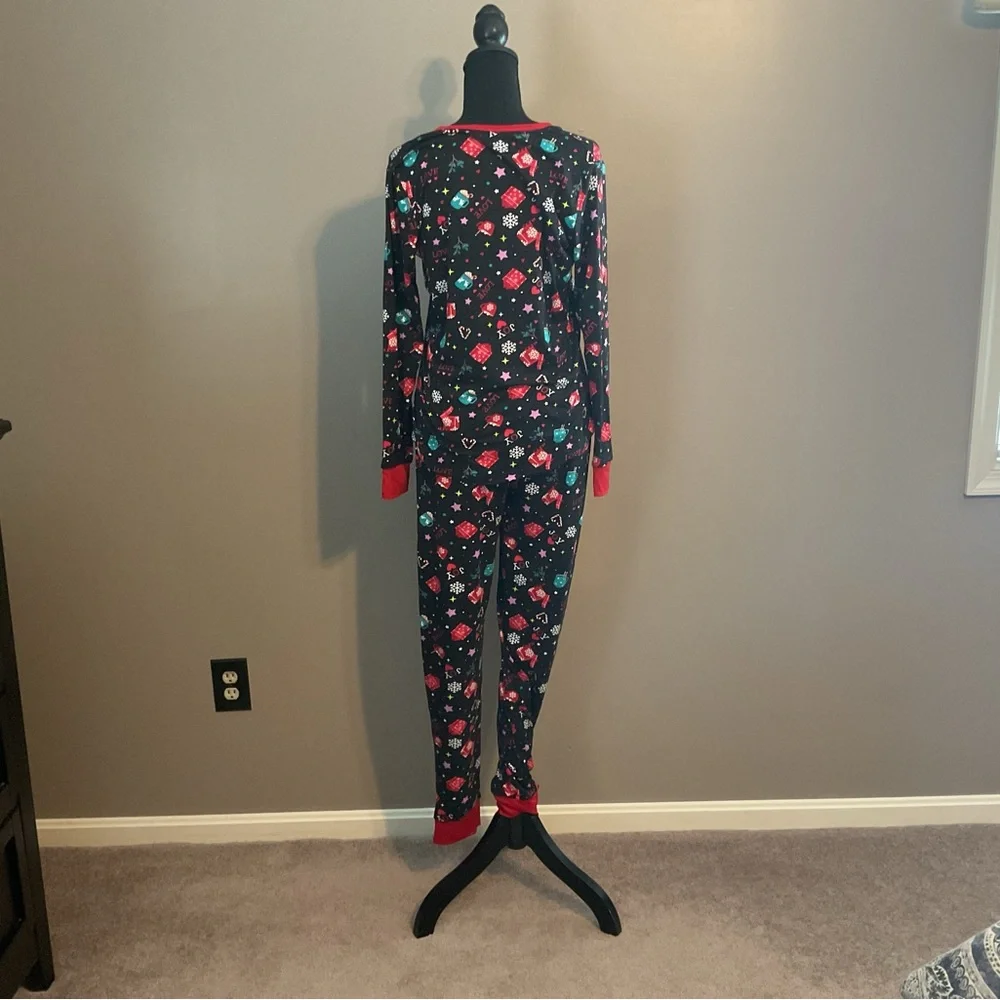 Women’s Black Holiday-Print Long-Sleeve Pajama Set with Red Trim